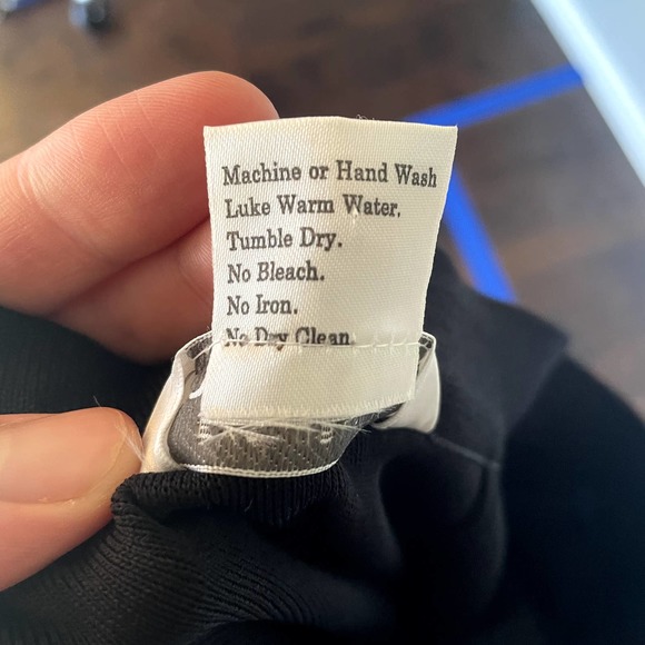 Exclusively Misook Vintage Black Acrylic Pencil Skirt in Size Small - Picture 11 of 11